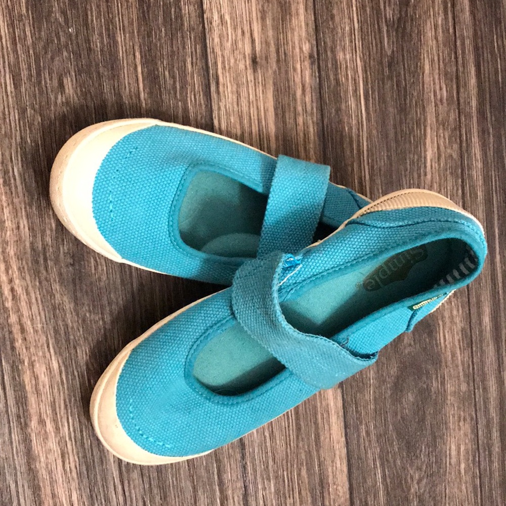 Like new woman’s slip on shoes